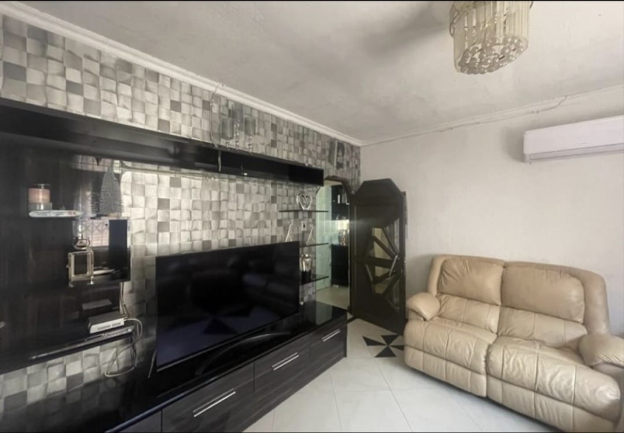 4 Bedroom Property for Sale in Ficksburg Free State